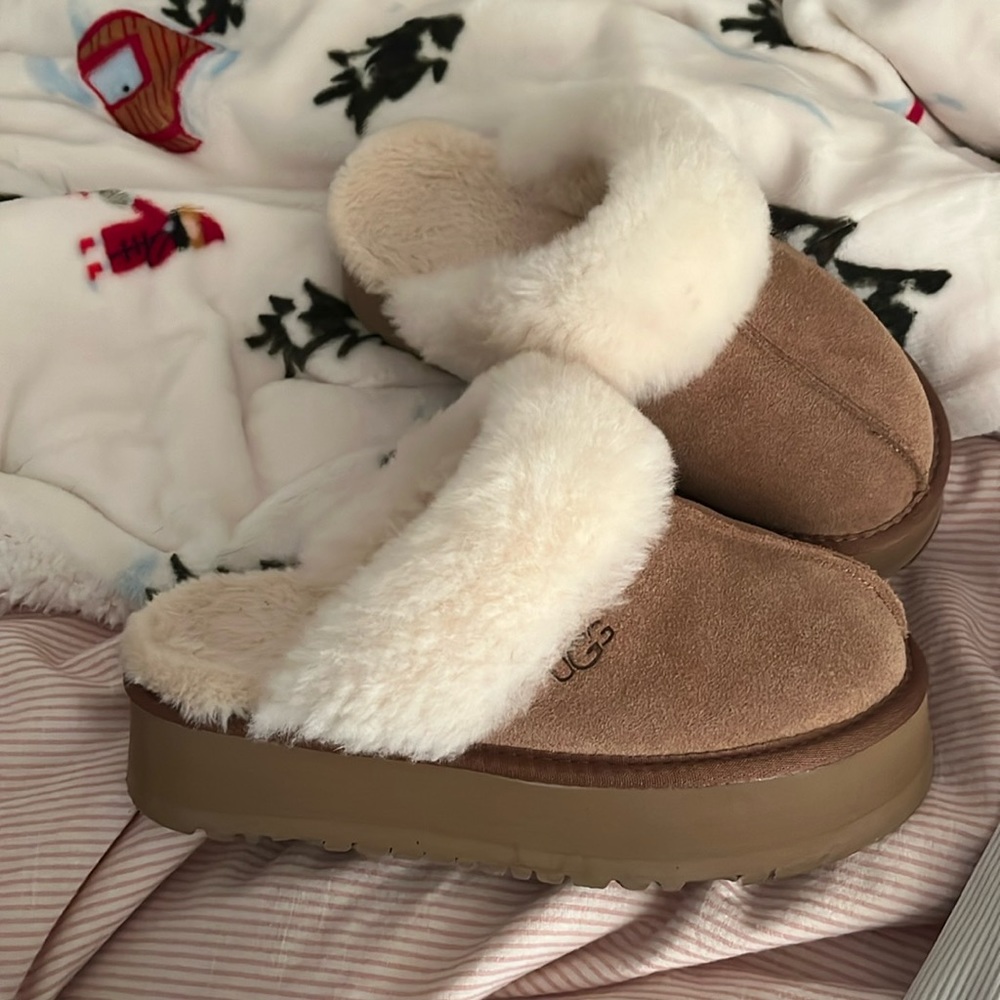 UGG platform slippers size 7